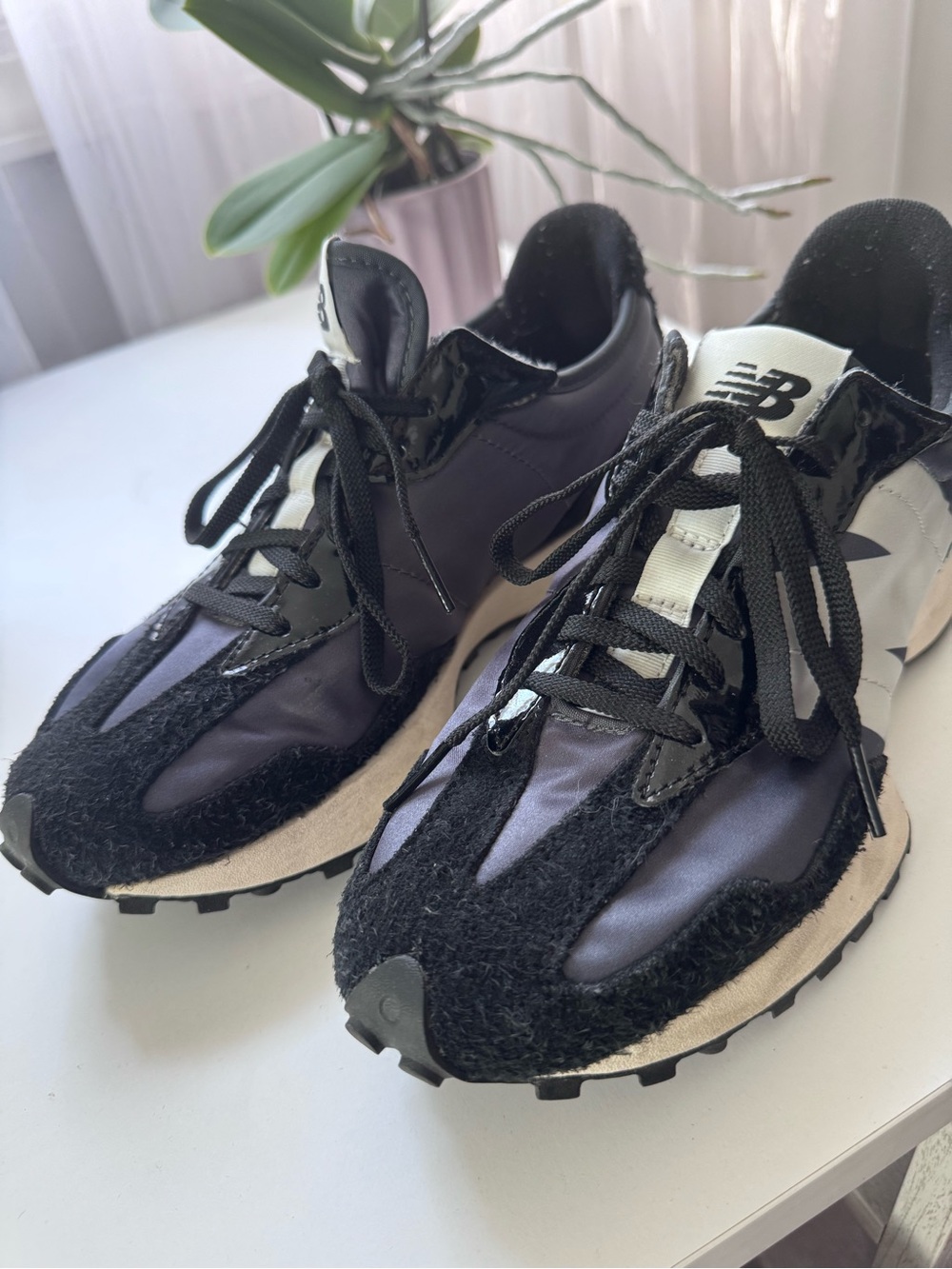 327 New Balance Black and Gray Casual Sneakers